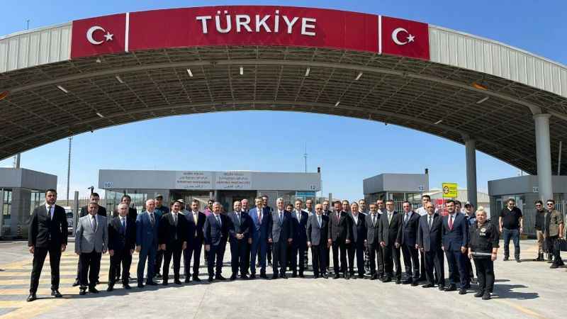 Ticaret Bakanı Bolat, Çıldır-Aktaş Sınır Kapısı'nda incelemelerde bulundu