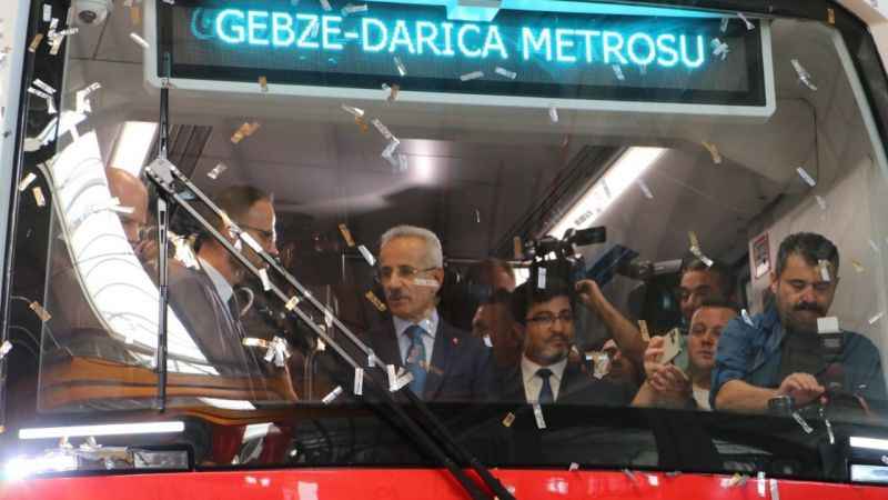 Yerli ve milli sürücüsüz ilk metro aracı Ulaştırma ve Altyapı Bakanlığına teslim edildi