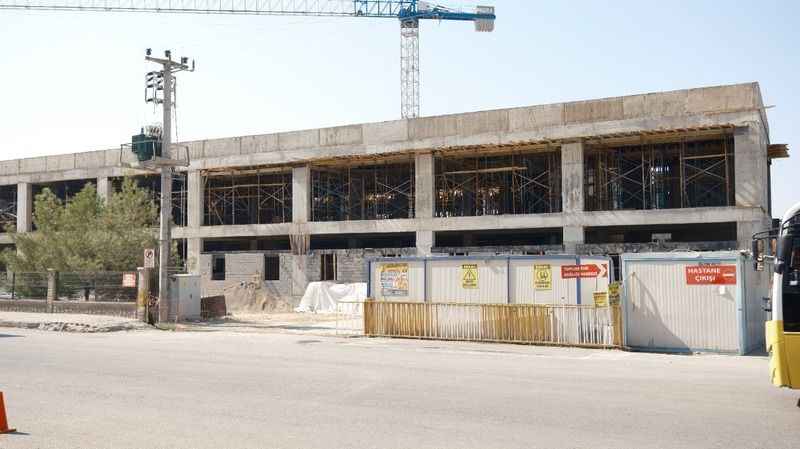 Bakan Koca, Kızıltepe'de ek bina inşaatını inceledi