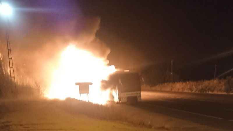 Yolcu otobüsü alev alev yandı