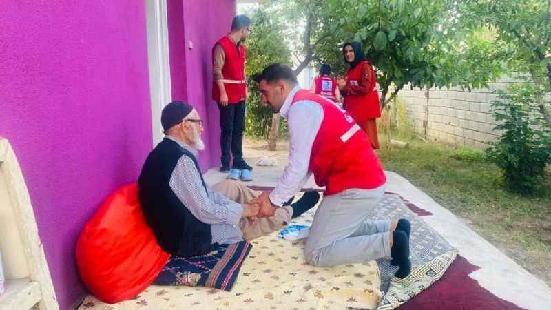 Kızılay’dan Doğubayazıt'ta asırlık çınarlara ziyaret