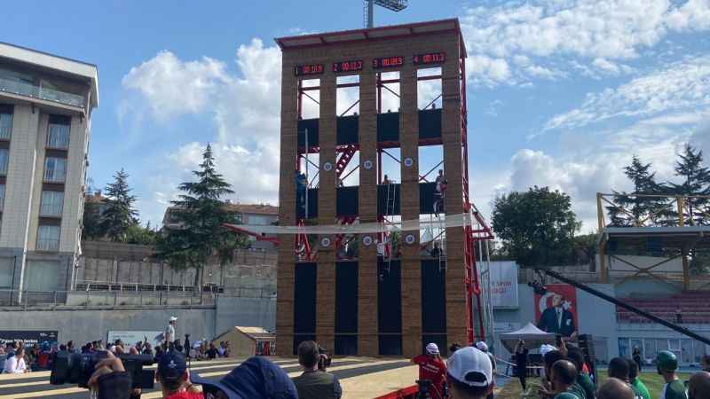 Dünya itfaiyecileri yangına değil, madalyaya koştu