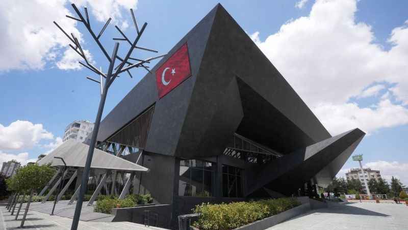 Tamer Karadağlı bu sanat merkezine hayran kaldı