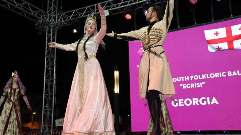 Marmaris'te Halk Dansları Festivali rüzgarı esti