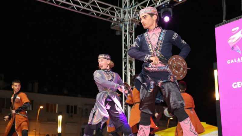 Marmaris'te Halk Dansları Festivali rüzgarı esti