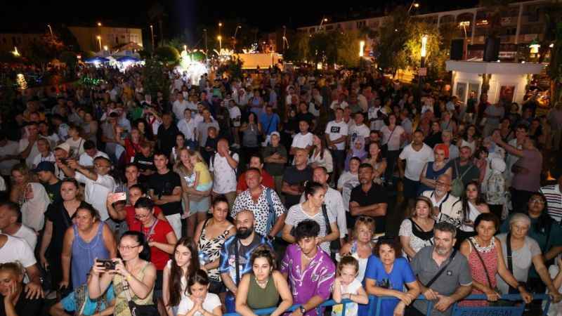 Marmaris'te Halk Dansları Festivali rüzgarı esti