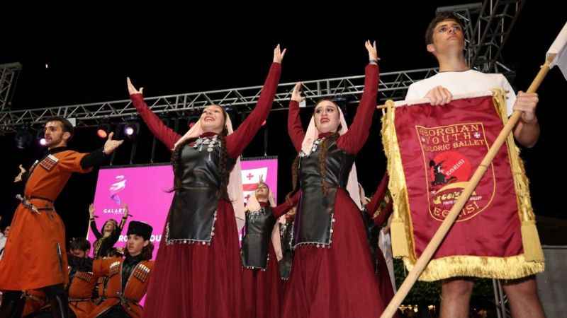 Marmaris'te Halk Dansları Festivali rüzgarı esti