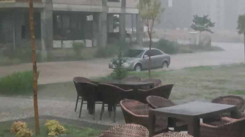 Denizli’de yollar göle döndü, ev ve iş yerlerini su bastı