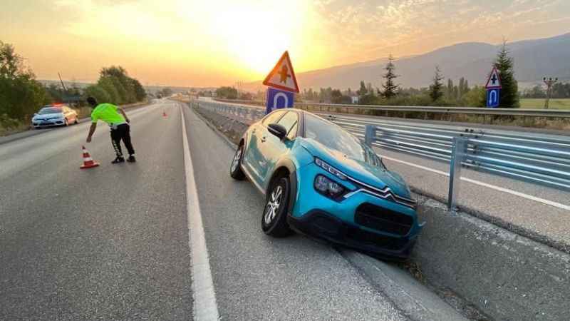 D-100'de otomobil su kanalına düştü: 5 yaralı