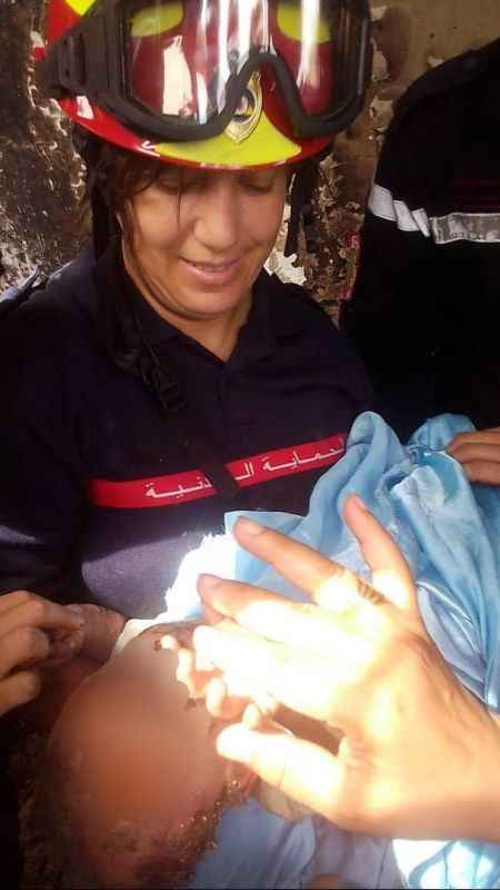 Cezayir’de enkazdan 9 aylık bebeğin inanılmaz kurtuluşu