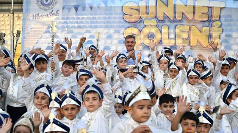 Gaziosmanpaşa’da 1500 çocuk Geleneksel Sünnet Şöleni’nde doyasıya eğlendi