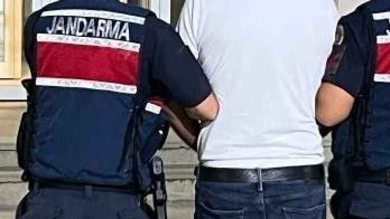 Çaldığı altınları kuyumculardan bozdurunca yakayı ele verdi