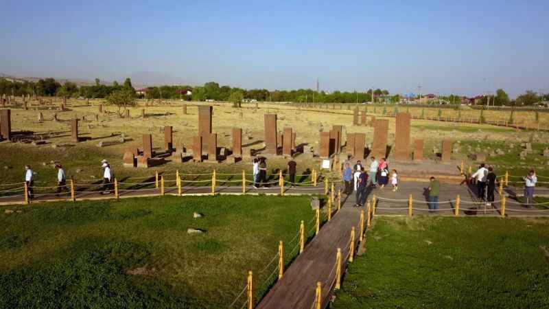 Cumhurbaşkanı çağrı yaptı, Ahlat doldu taştı