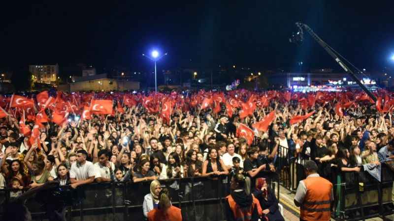 Bozüyük, kurtuluşunu Sıla konseri ile kutladı