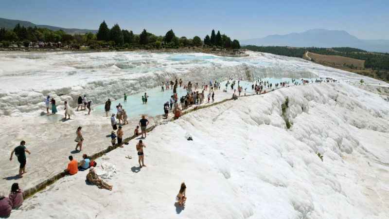 Pamukkale’nin ziyaretçi sayısı her geçen gün artıyor