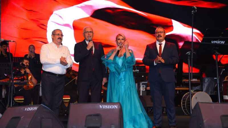 Salihli’de Muazzez Ersoy ile nostalji rüzgarı