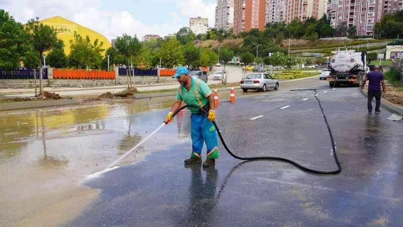 Başakşehir’de selin izleri silinmeye başladı