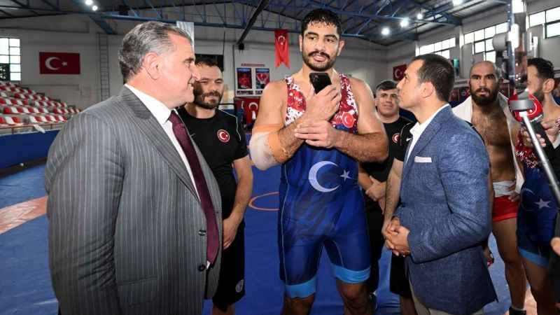 Cumhurbaşkanı Erdoğan, Bakan Bak'ın telefonundan Taha Akgül ile görüştü