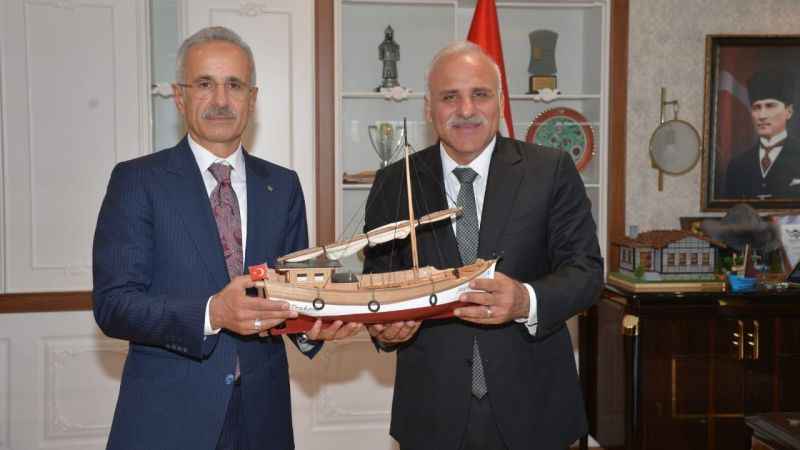 Bakan Uraloğlu'ndan Trabzon Büyükşehir Belediyesi'ne ziyaret