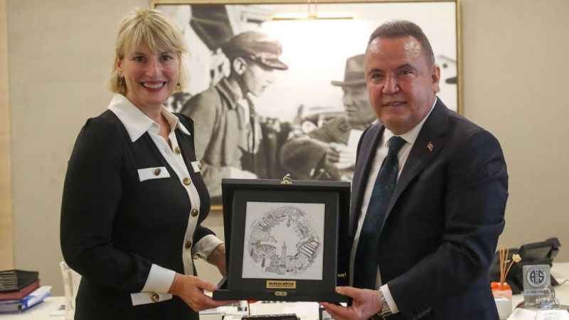 İngiltere Büyükelçisi Morris: "İngiliz vatandaşlar Antalya'da mutlu"