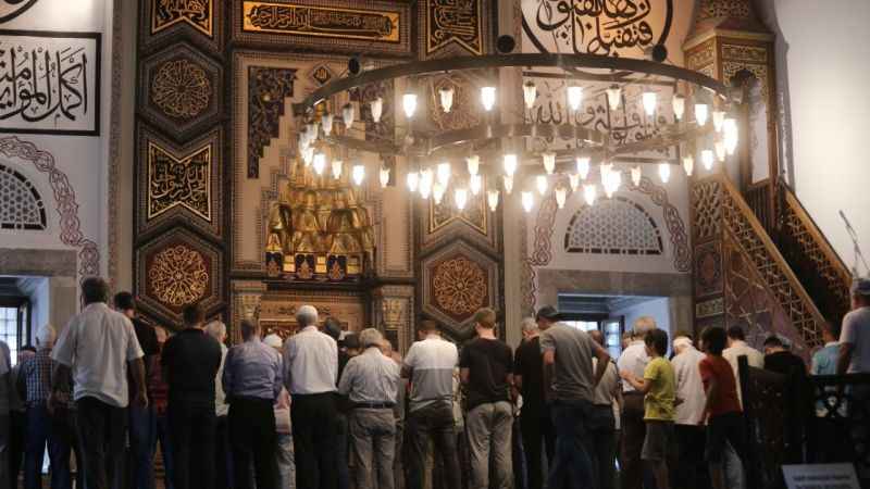 Bu caminin içine sinek giremiyor