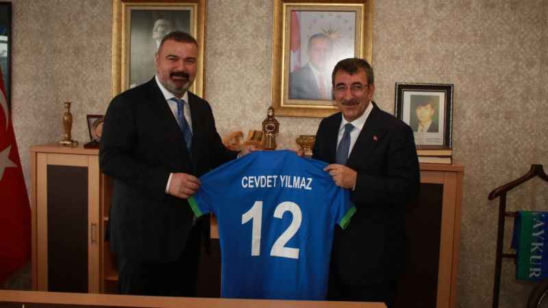 Cumhurbaşkanı Yardımcısı Yılmaz, Çaykur Rizespor’u ziyaret etti