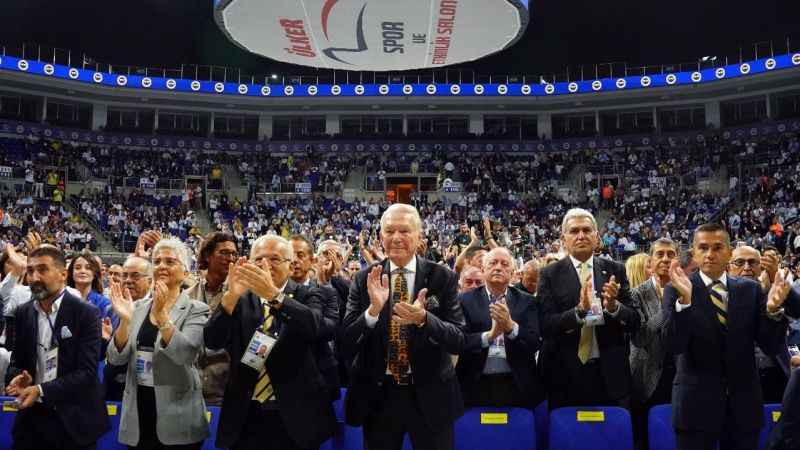Atatürk Stadyumu önergesi ayakta alkışlandı
