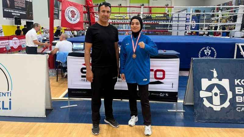 Depremzede boksör Türkiye üçüncüsü oldu