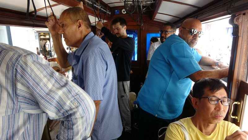 Nostaljik tramvaylarda şarkılarla zaman yolculuğu