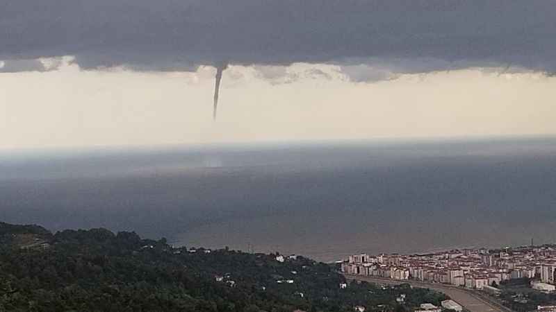 Arhavi'de oluşan hortum böyle görüntülendi