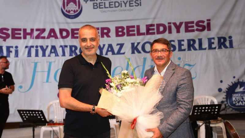 Bekir Develi 'Bizim Hikayemiz'le Manisalılarla buluştu