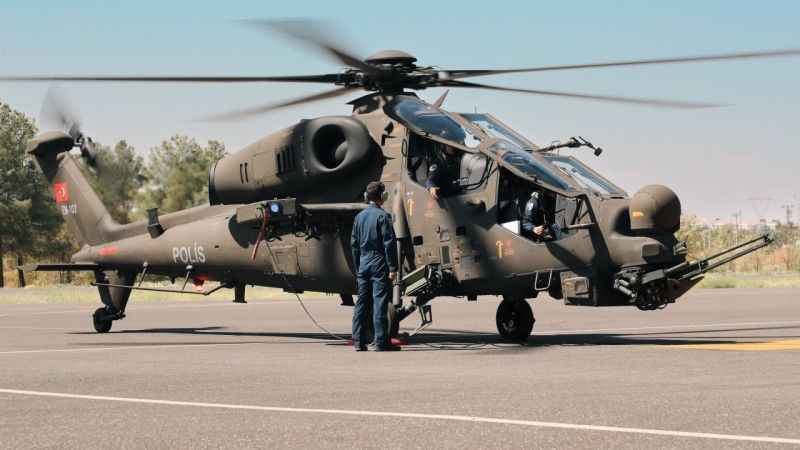 Türkiye’nin ilk kadın taarruz helikopter pilotu Diyarbakır semalarında bakım uçuşu gerçekleştirdi