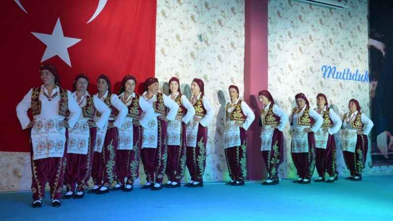 Gömeç’te uluslararası halk oyunları coşkusu