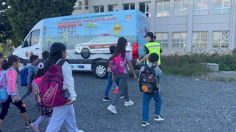 Jandarma’dan eğitim - öğretim döneminin ilk gününde sıkı denetim