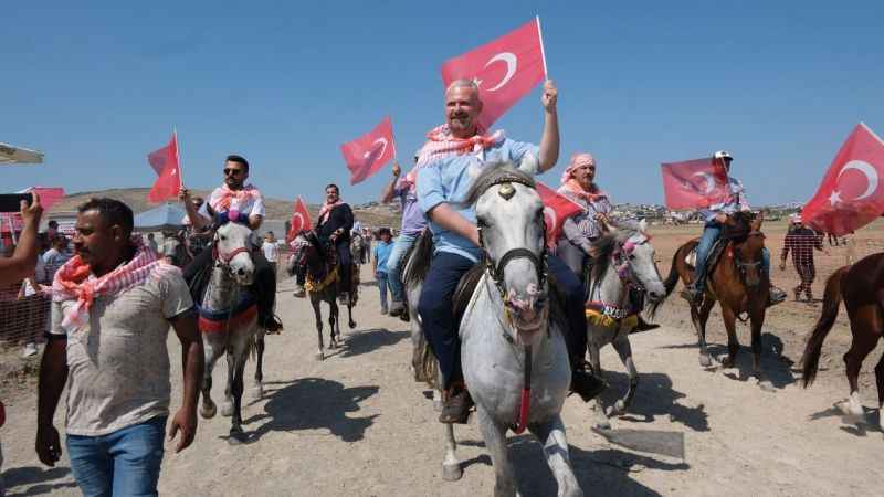 Türkiye'nin en iyi rahvan atları Menemen'de yarıştı
