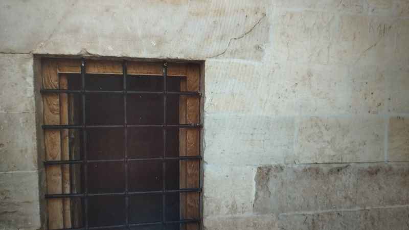 Mardin'de bin yıllık medresede deprem sonrasında çatlaklar oluştu