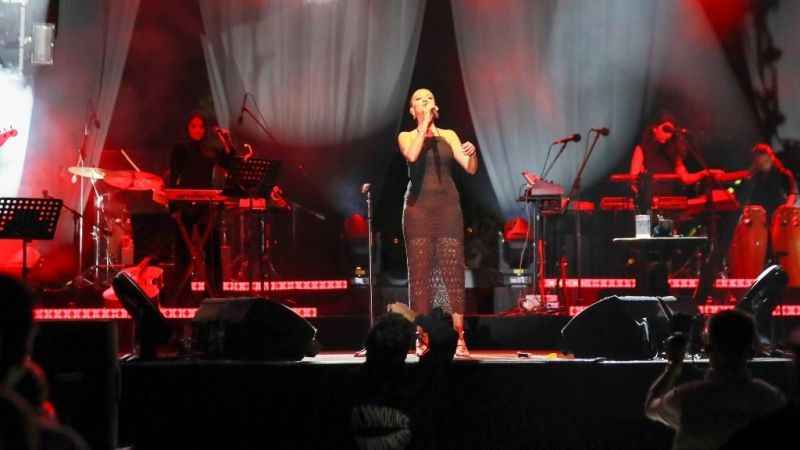 Gemlik Zeytini Festivali'nin finalini Melike Şahin yaptı