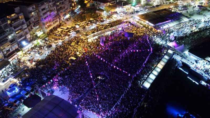 Gemlik Zeytini Festivali'nin finalini Melike Şahin yaptı