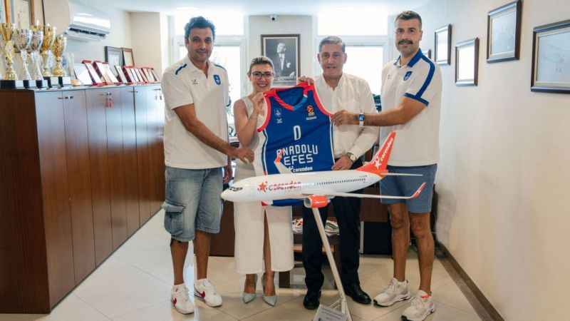 Corendon Airlines sponsorluğa ara vermedi