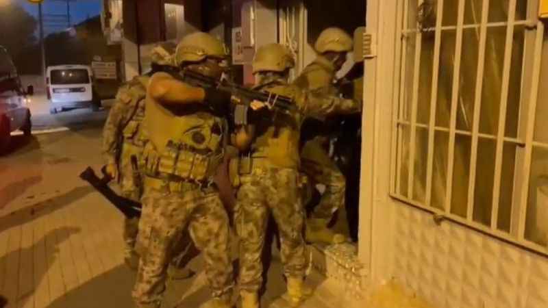 Özel Harekat destekli şafak operasyonu :106 gözaltı