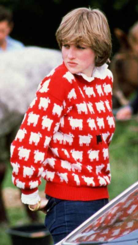 Prenses Diana’nın ikonik kazağı 1,14 milyon dolara satıldı