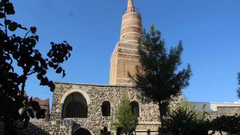 Sahabelerin eliyle kiliseden camiye çevrildi, dimdik ayakta