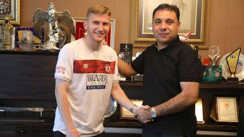 Burak Kapacak resmen Sivasspor’da