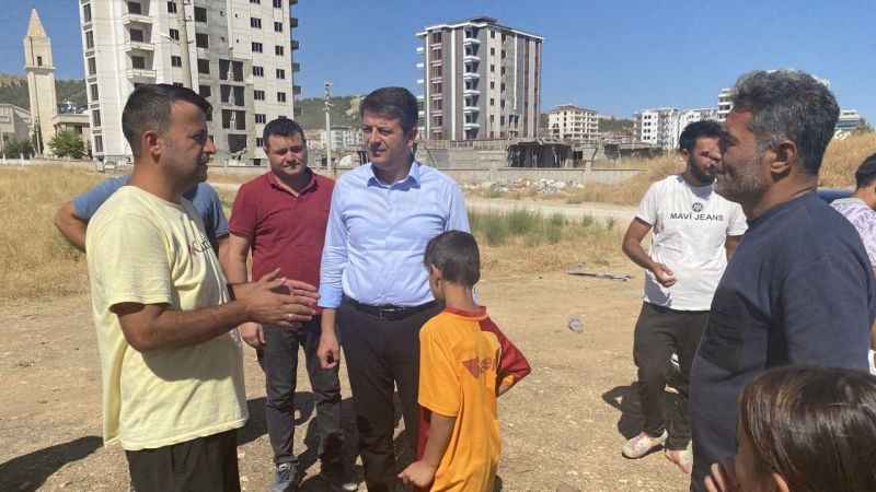 Çadırlarda kalan kiracılar konteyner talep ediyor