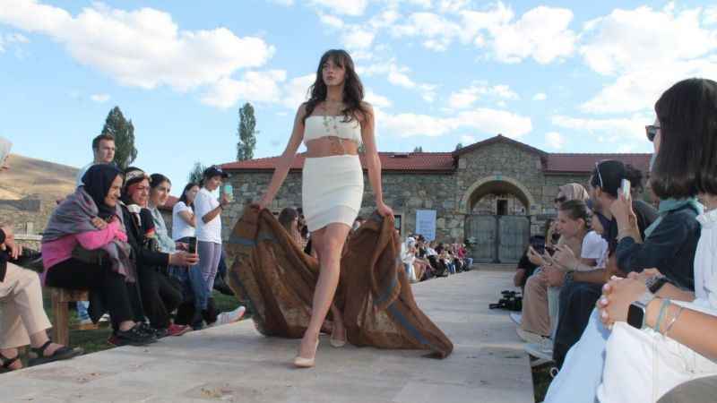 Harman sonu programı renkli görüntülere sahne oldu