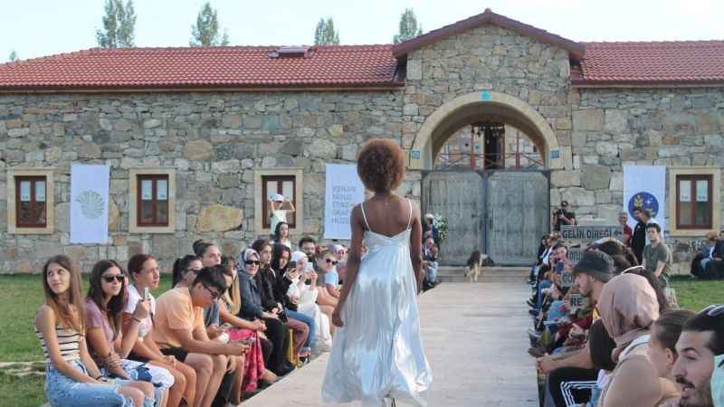 Harman sonu programı renkli görüntülere sahne oldu