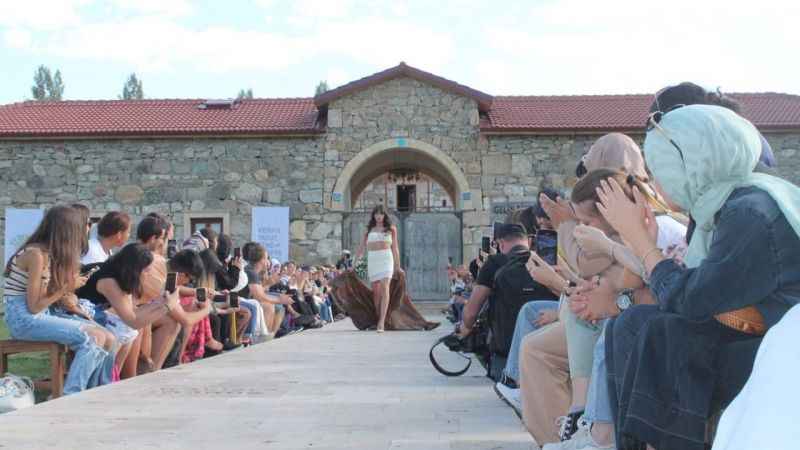 Harman sonu programı renkli görüntülere sahne oldu