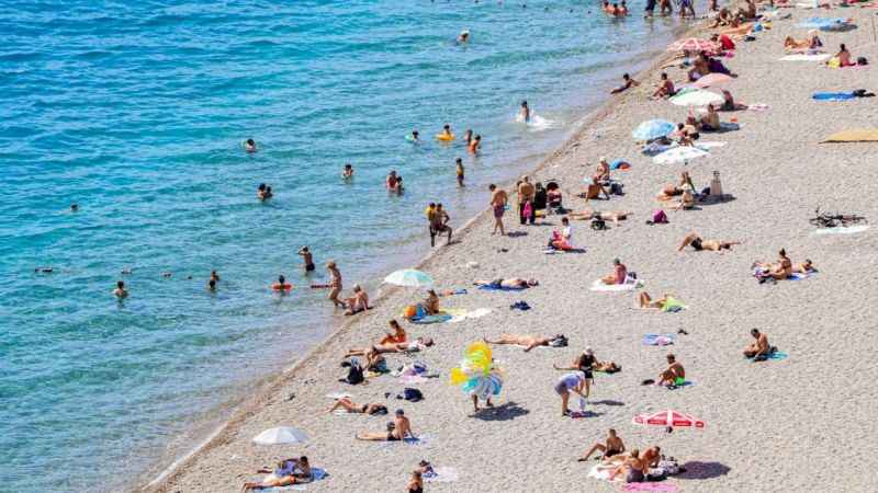 Antalya’da Eylül sıcakları: Termometreler 38 dereceyi gördü