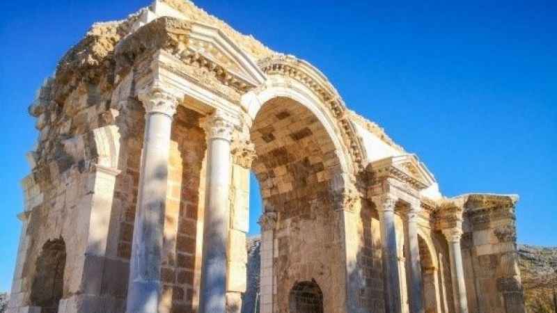 Anavarza Antik Kenti'nde hazine bulundu