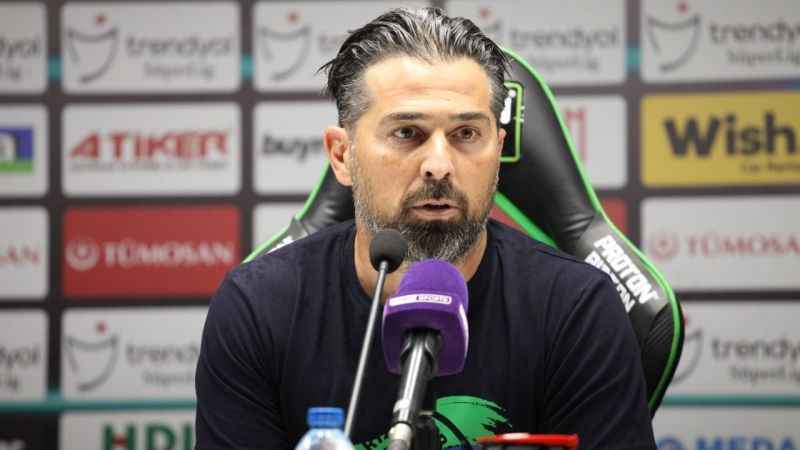 İlhan Palut: "Bu taraftar 25-30 bin kişiyle bu stadı İlhan Palut diye inletmiştir"